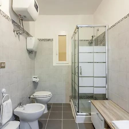Centro Storico, Stanza Con Wi-fi E Aria Condizionata Homestay *