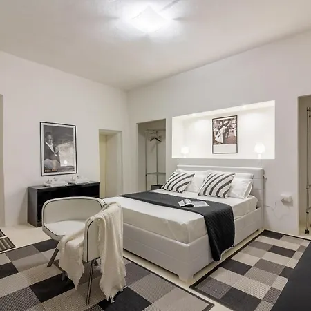 Centro Storico, Stanza Con Wi-fi E Aria Condizionata Homestay *